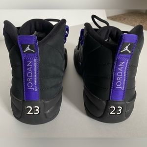 Air Jordan 12 retro, like new, with box, box has small area that is smushed.